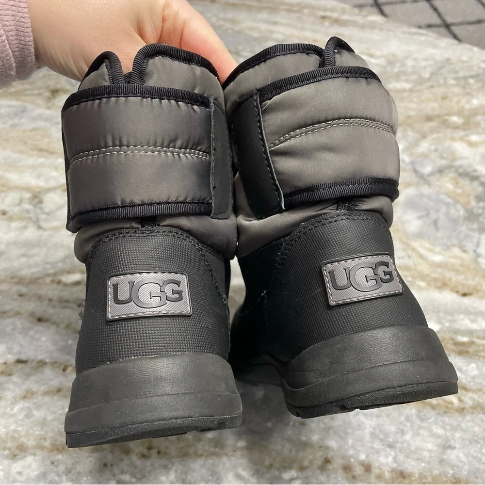 UGG TOTY WEATHER BOOTS- BLACK Kids Size 4 Thinsulate Waterproof Fleece Lining